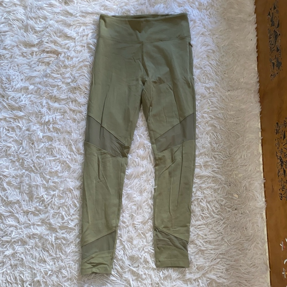 Green workout leggings with mesh at the bottom and a pocket! (PINK; brand)